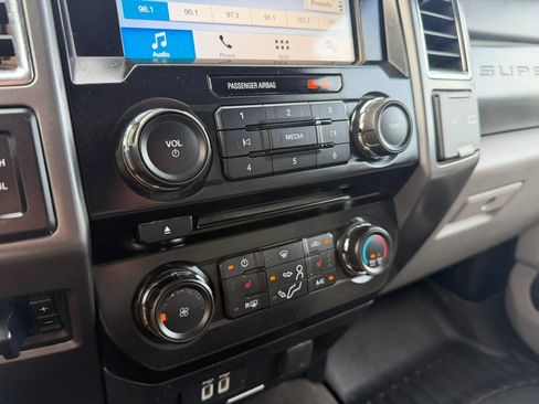 Used 2017 Ford F250 XLT w/ XLT Premium Package AWD/4WD image 14