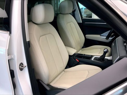 Used 2022 Audi Q3 2.0T Premium w/ Convenience Package image 9