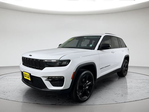 Used 2024 Jeep Grand Cherokee Limited w/ Black Appearance Package AWD/4WD image 7