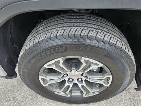 Used 2025 GMC Sierra 1500 SLT image 3