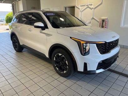 Used 2025 Kia Sorento S w/ Panoramic Sunroof Package