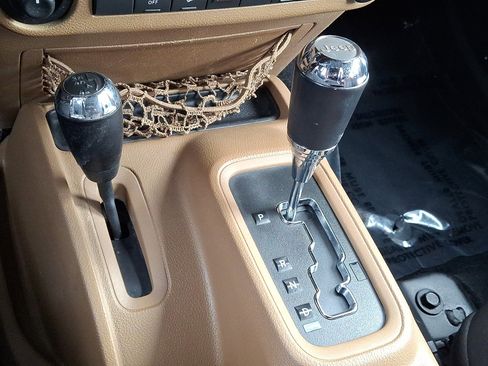 Used 2014 Jeep Wrangler Unlimited Sahara w/ Connectivity Group image 12