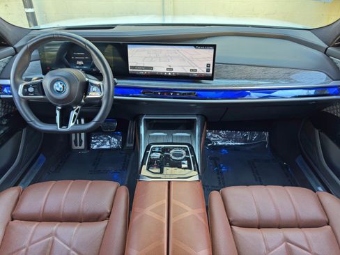 Used 2024 BMW i7 xDrive60 AWD/4WD image 13