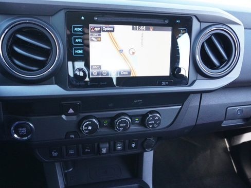 Used 2019 Toyota Tacoma TRD Sport w/ Technology Package image 17