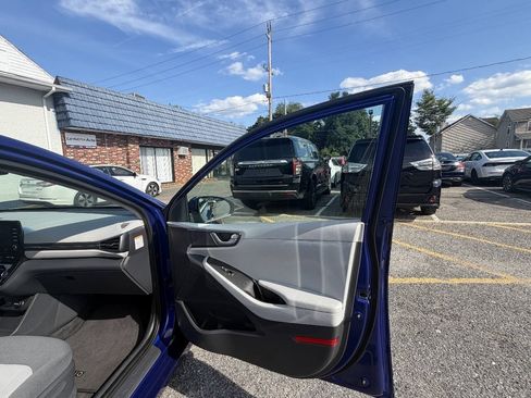 Used 2020 Hyundai Ioniq SE FWD image 36