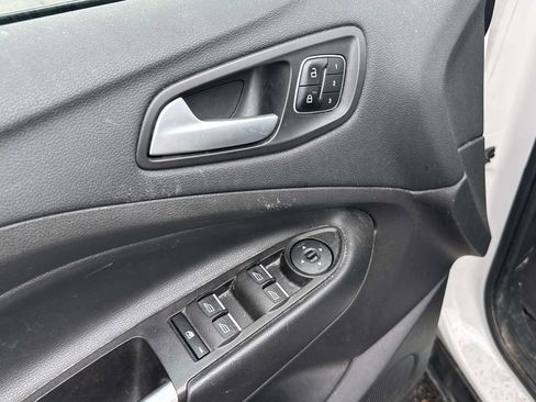 Used 2017 Ford Escape Titanium image 16