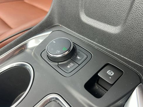 Used 2021 Chevrolet Traverse High Country FWD image 21
