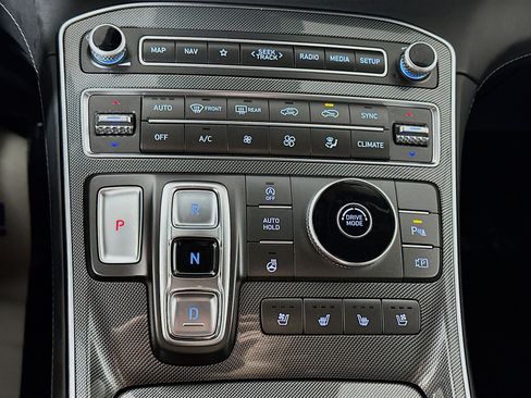 Used 2023 Hyundai Santa Fe Limited image 16