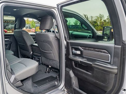 Used 2024 RAM 2500 Big Horn w/ Sport Appearance Package image 12