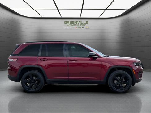 Used 2023 Jeep Grand Cherokee Altitude RWD image 7