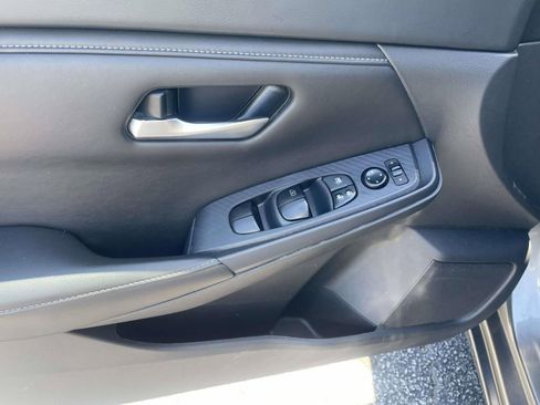 Used 2024 Nissan Sentra SV FWD image 14