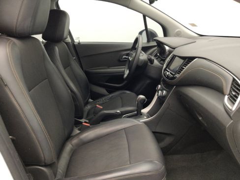 Used 2020 Chevrolet Trax LT w/ Redline Edition FWD image 21