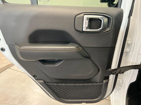 Used 2024 Jeep Wrangler Unlimited Sahara AWD/4WD image 18