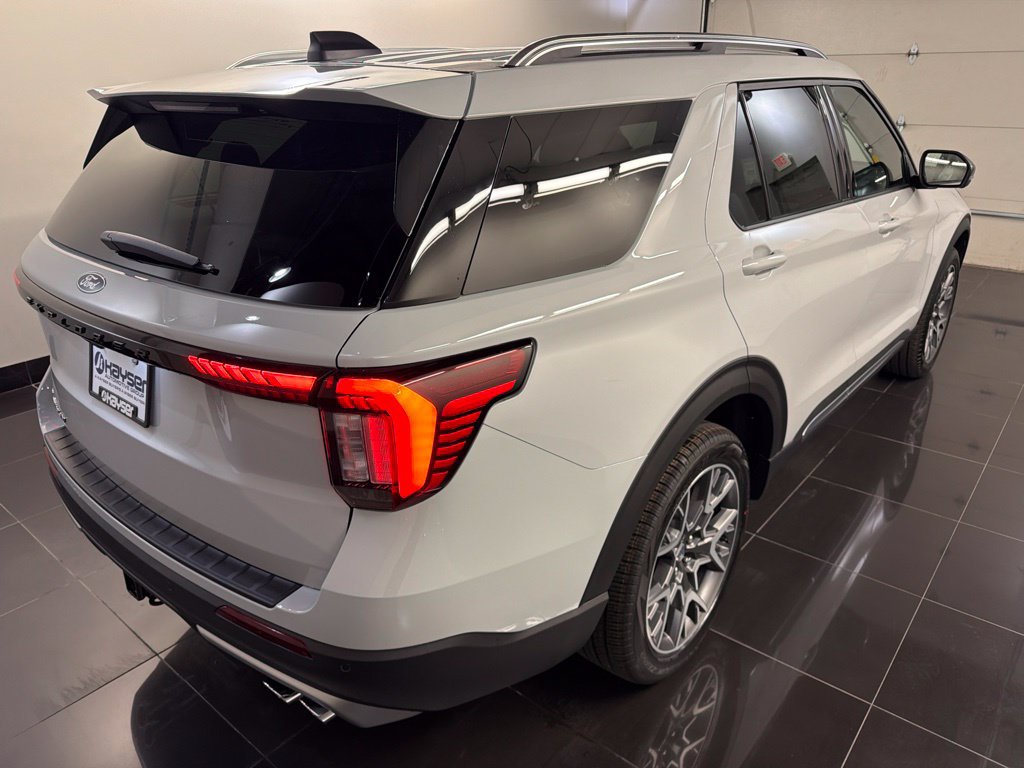 New 2027 Ford Explorer Platinum w/ 3.0L Ultimate Package AWD/4WD image 6