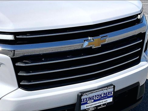Used 2025 Chevrolet Traverse LT AWD/4WD image 34