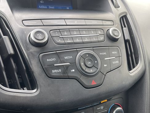 Used 2018 Ford Focus SE image 25