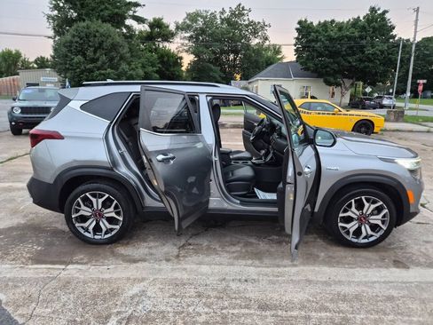 Used 2021 Kia Seltos SX w/ SX Sunroof Package AWD/4WD image 21