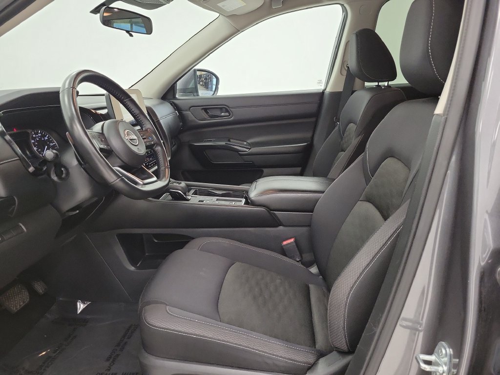 Used 2024 Nissan Pathfinder SV FWD image 13