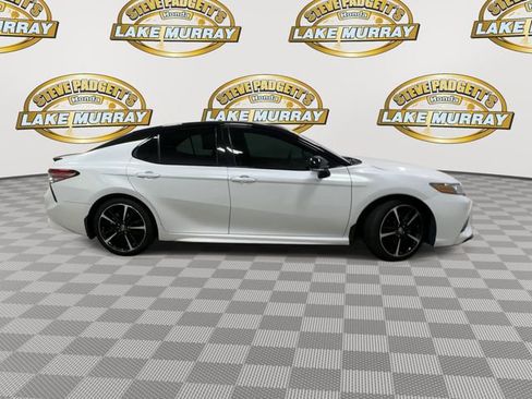 Used 2018 Toyota Camry XSE image 3