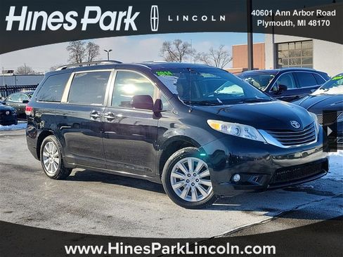 Used 2014 Toyota Sienna XLE image 1