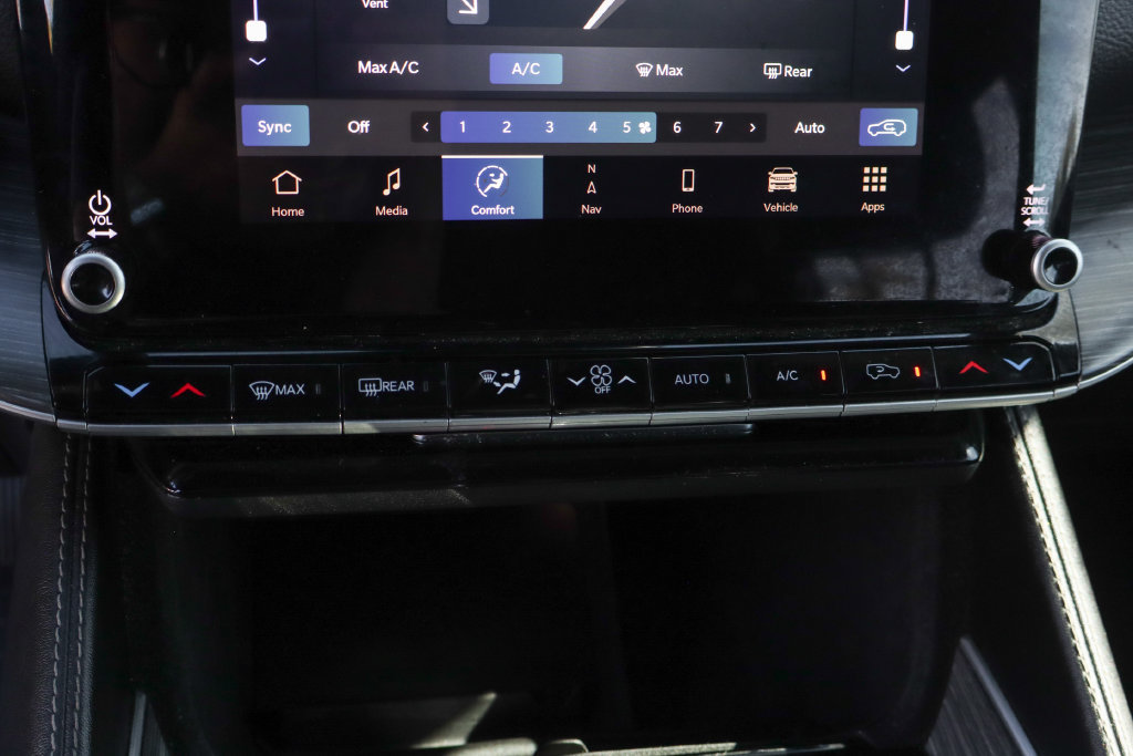 Used 2024 Jeep Wagoneer Series II w/ Flexible Seating Group RWD image 35