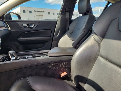 Used 2022 Volvo S60 B5 Momentum image 19
