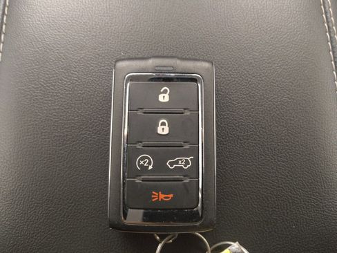Used 2023 Jeep Grand Cherokee Limited AWD/4WD image 32