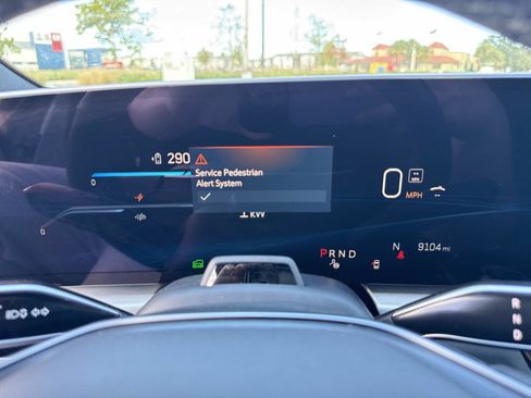 Used 2025 Cadillac Lyriq Sport image 34