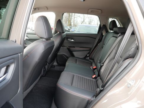 Certified 2025 Nissan Rogue SV image 36