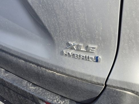 Used 2021 Toyota RAV4 XLE image 10