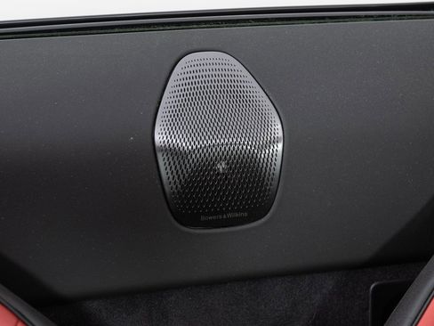 Used 2025 McLaren Artura Spider image 37