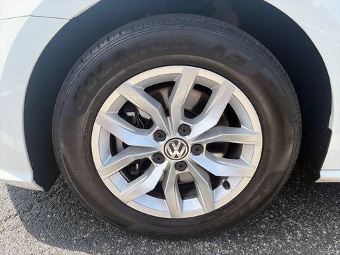 Used 2017 Volkswagen Passat 1.8T S FWD image 12