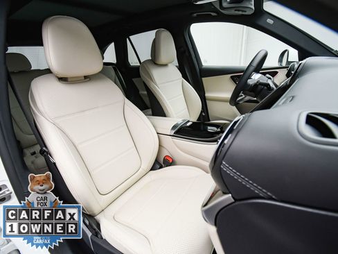 Used 2025 Mercedes-Benz GLC 300 4MATIC image 17
