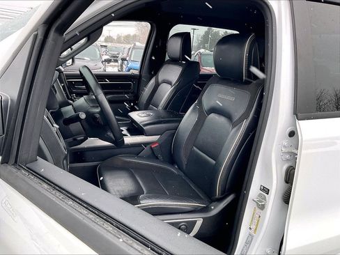 Used 2024 RAM 1500 Laramie AWD/4WD image 9