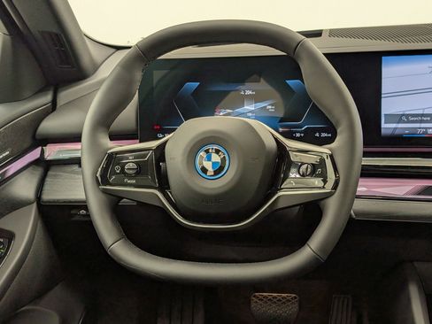 New 2026 BMW i5 eDrive40 w/ Premium Package RWD image 18