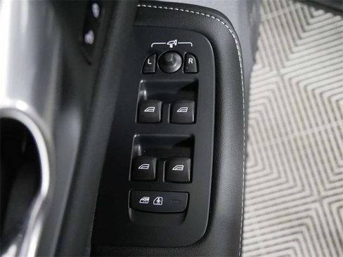 Used 2024 Volvo S60 B5 Plus image 19