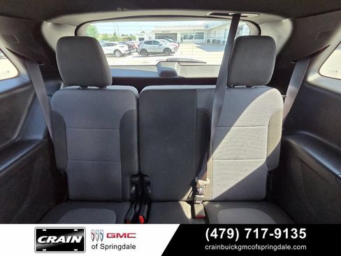 Used 2023 Chevrolet Traverse LT FWD image 26