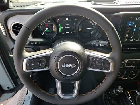 Used 2024 Jeep Wrangler Unlimited Sahara AWD/4WD image 19