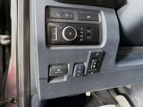 Used 2023 Ford F250 Lariat w/ Lariat Ultimate Package AWD/4WD image 7