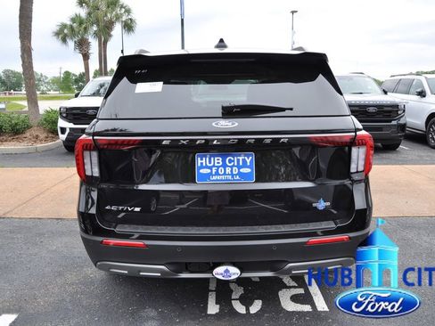 New 2026 Ford Explorer Active RWD image 4