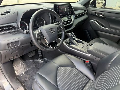 Used 2021 Toyota Highlander XSE image 12