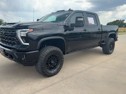 Used 2024 Chevrolet Silverado 2500 ZR2 w/ Technology Package AWD/4WD image 5