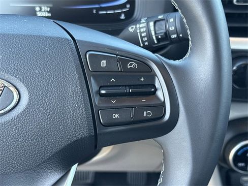 Certified 2025 Hyundai Venue SEL image 25