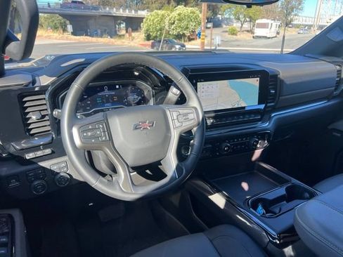 Used 2025 Chevrolet Silverado 2500 ZR2 w/ Technology Package AWD/4WD image 17