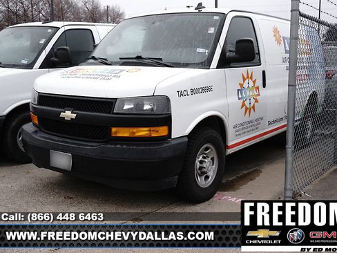 Used 2018 Chevrolet Express 2500 Work Van w/ Driver Convenience Package image 3