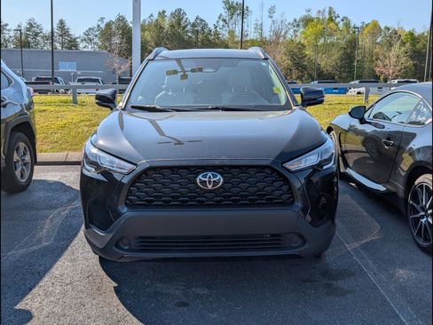 Used 2024 Toyota Corolla Cross LE w/ Moonroof Package image 3