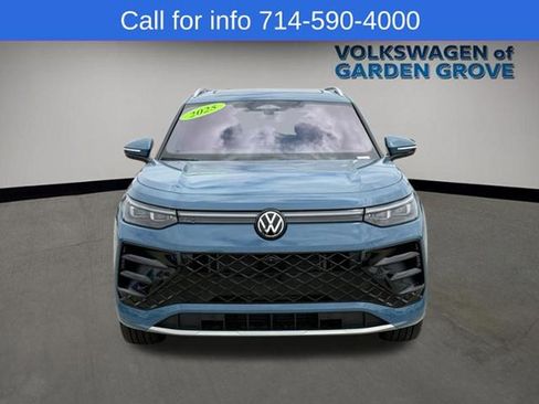Used 2025 Volkswagen Tiguan SEL R-Line AWD/4WD image 3