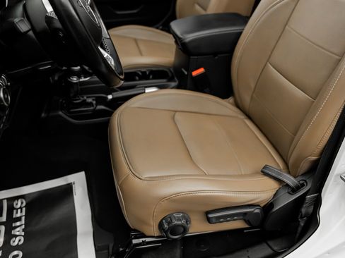 Used 2022 Jeep Wrangler Sahara image 31