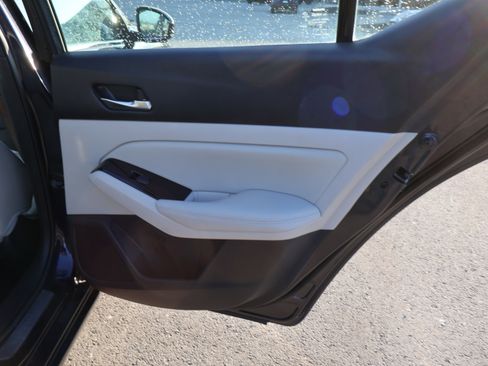 Used 2020 Nissan Altima 2.5 Platinum image 12