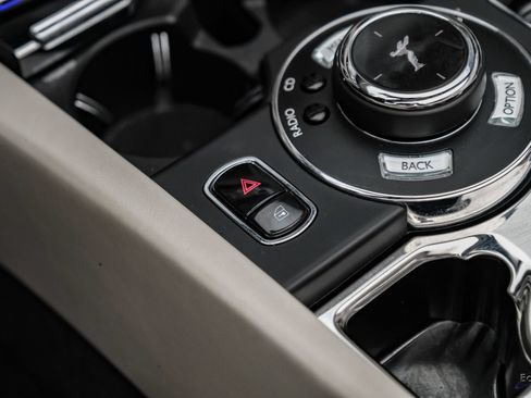 Used 2017 Rolls-Royce Dawn RWD image 71